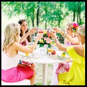 BRUNCH WITH FRIENDS STYLE MYSTERY BOX • 5 ITEMS